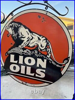 Vintage Lion Oil 30 Porcelain Round Sign With Wall Hanger
