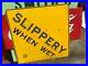 Vintage-Southern-California-SLIPPERY-WHEN-WET-Porcelain-Sign-Gloss-Yellow-01-uqa